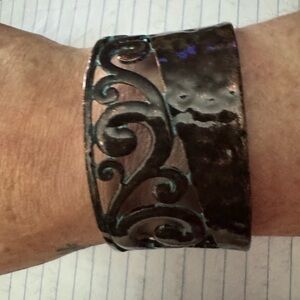 Elegant Copper-Toned Bracelet